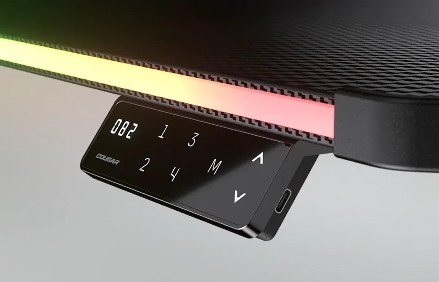 Panel de control de la mesa COUGAR E-Ares 120 con el puerto USB-C