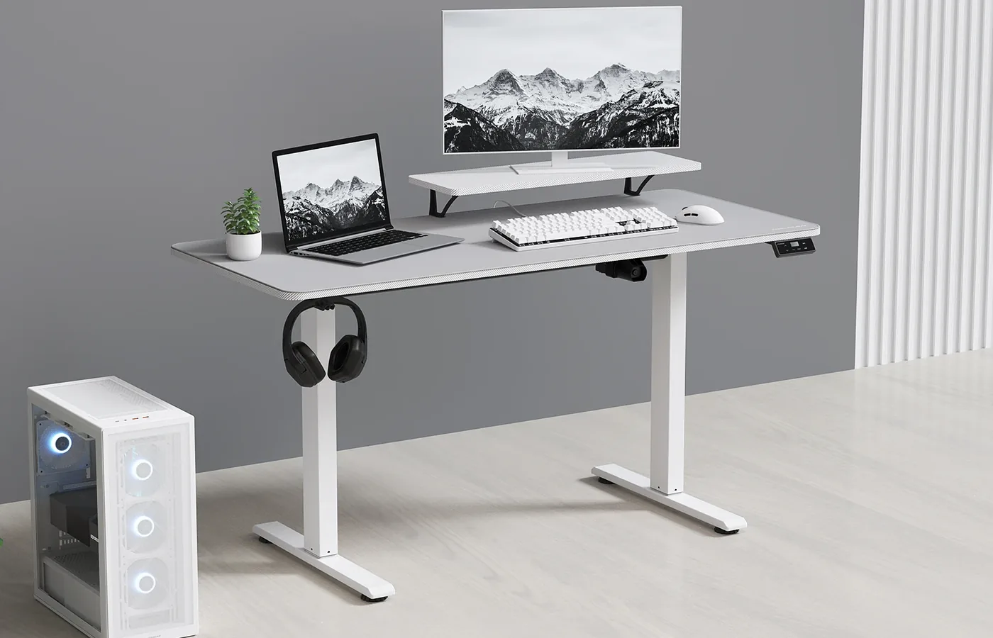 Mesa COUGAR E-Star blanca con monitor, portátil y auriculares