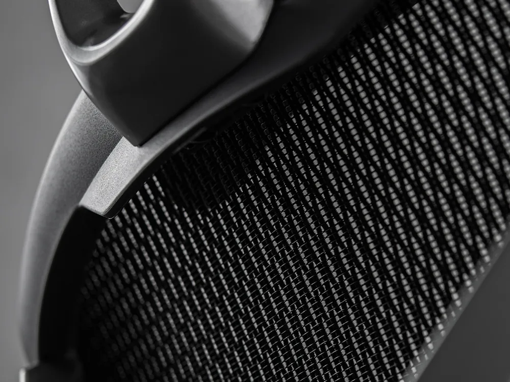 Detalle de la malla de hilo de chenilla de la silla Speeder